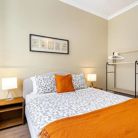 Whome Urban Comfort: 1-br Near Airport & Train Station Apartment Lissabon