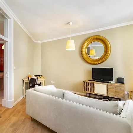 Whome Urban Comfort: 1-br Near Airport & Train Station Apartment Lisbon