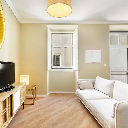 Whome Urban Comfort: 1-br Near Airport & Train Station Apartment