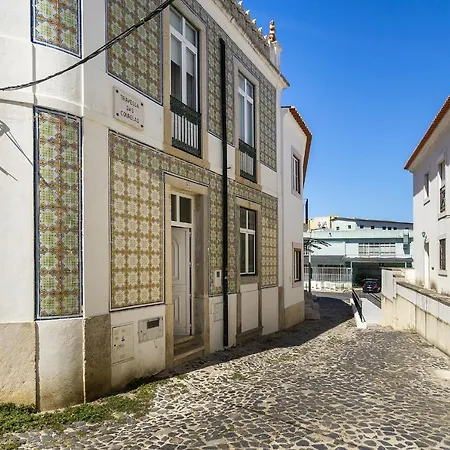 Apartment Whome Urban Comfort: 1-br Near Airport & Train Station Lisbon