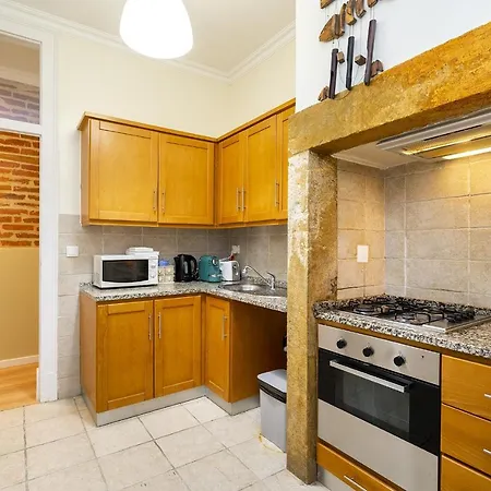 Whome Urban Comfort: 1-br Near Airport & Train Station アパート *