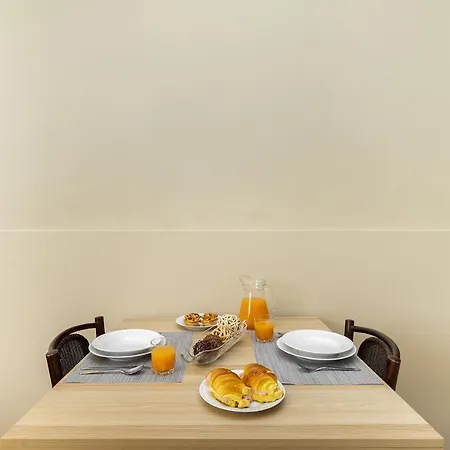 Whome Urban Comfort: 1-br Near Airport & Train Station Appartement *