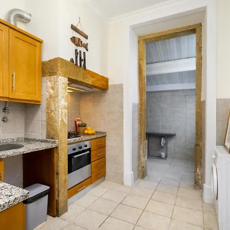 Whome Urban Comfort: 1-br Near Airport & Train Station アパート *
