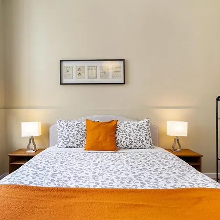 Whome Urban Comfort: 1-br Near Airport & Train Station Appartement Lisboa