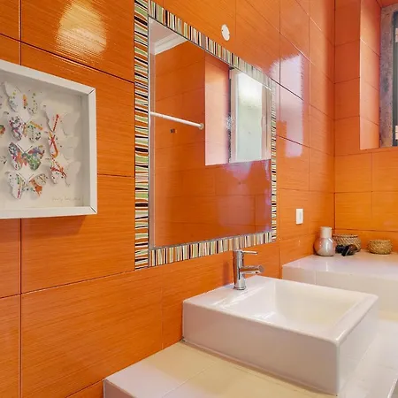 Whome Urban Comfort: 1-br Near Airport & Train Station アパート